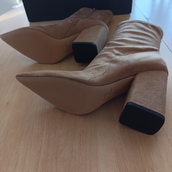 NIB Marc Fisher LTD Medium Natural Suede Larry Pointed Toe Ankle Boots Size 9.5 - Picture 9 of 13